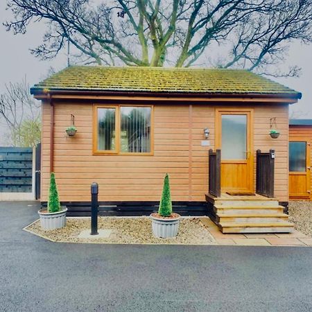 Cherry Cabin With Hot Tub York Luaran gambar