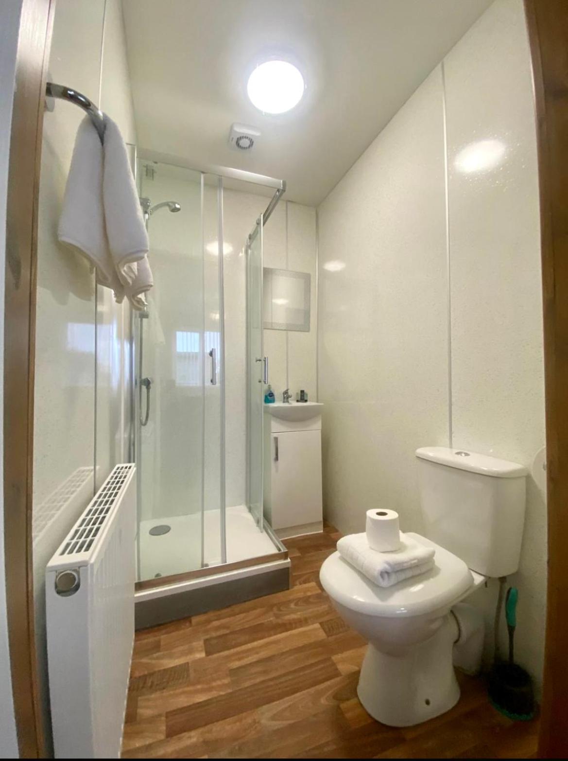 Cherry Cabin With Hot Tub York Luaran gambar